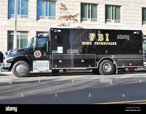 Fbi bomb squad hi-res stock photography and images - Alamy