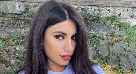 Uomini E Donne Manuela Carriero Abbandona Il Trono Continuo A