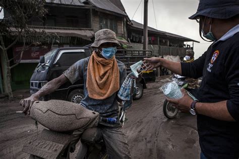 Up in Ash: Mount Sinabung Erupting - ABC News