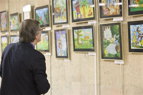 В Москве открылись три выставки рисунков детей из Донбасса