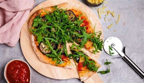 Pizza With Grilled Eggplant And Arugula — Vegane Vibes