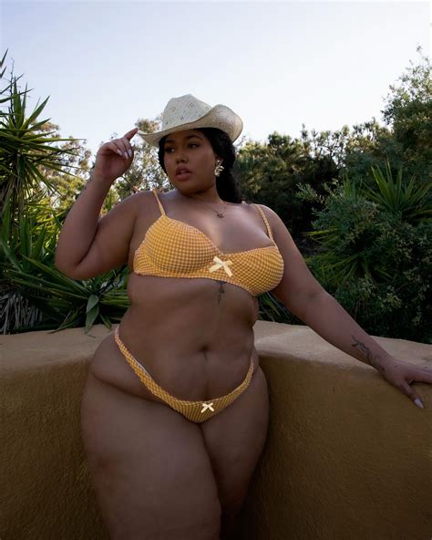 Alexus Danisha | U know the vibe @FashionNovaCurve | Instagram