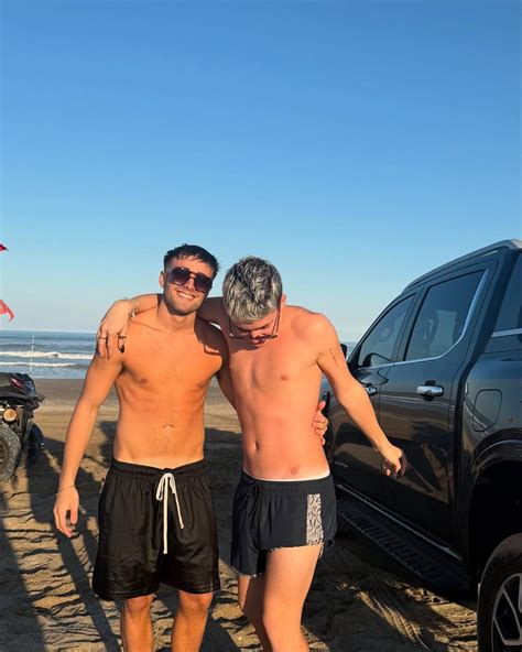 Juan Otero, el hijo de Florencia Peña, presentó a su novio en redes