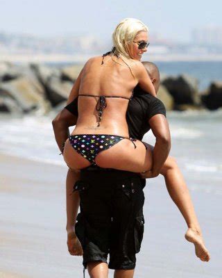 Karissa Shannon Looking Very Sexy And Hot In Bikini On Beach Paparazzi Pictures Porn Pictures