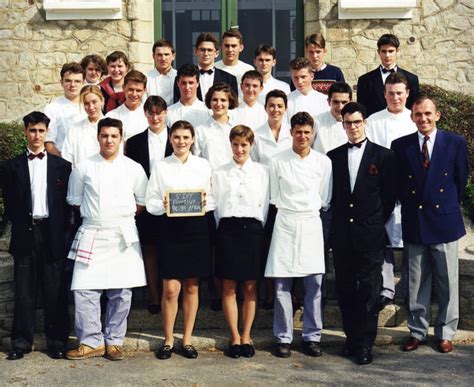Photo de classe Première année BAC PRO HOT REST de 1994 Lycée Jeanne D arc Saint ivy Copains