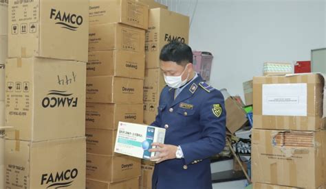 B T Ng Ki M Tra Kho H Ng C A Hot Girl Livestream Ch T H Ng Ngh N N M I Ng Y