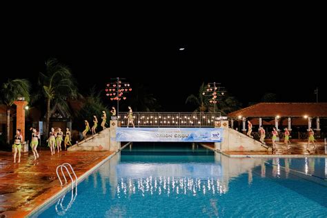 THÍ SINH MISS VIETNAM ERA KHOE ĐƯỜNG CONG QUYẾN RŨ TRONG TRANG PHỤC BIKINI TẠI FASHION SHOW