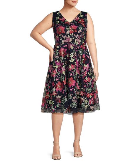 Jessica Howard Plus Size Sleeveless V Neck Floral Embroidered Mesh Fit