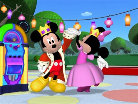 Minnie Mouse Dancing With Mickey Mouse