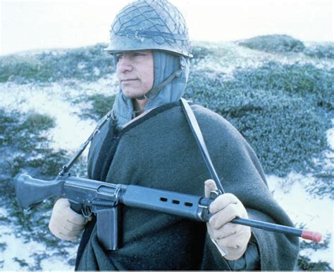 "The Falklands War, 1982 ( Penguin Classic Military History)" 5
