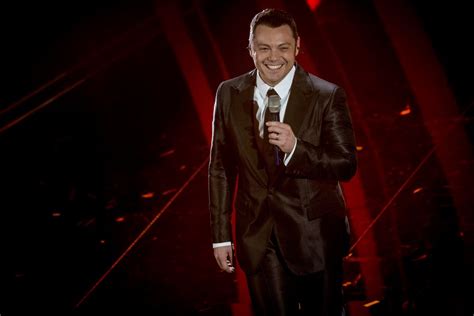 Tiziano Ferro perché non può portare i figli in Italia dopo il divorzio