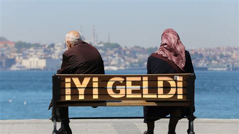 65 yaş üstü vatandaşlar dışarıya çıktı