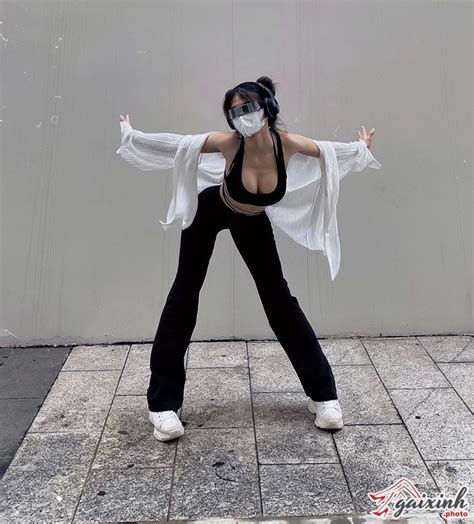 Lê Bống Sexy Mặc Bikini Khoe Vòng Bốc Lửa Vòng Khủng Ảnh Gái Xinh Sexy