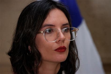 Contraloría descarta irregularidades en rol de Camila Vallejo como