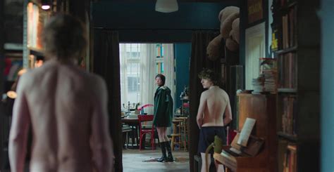 WALKS IN ON NAKED GUY ThisVid