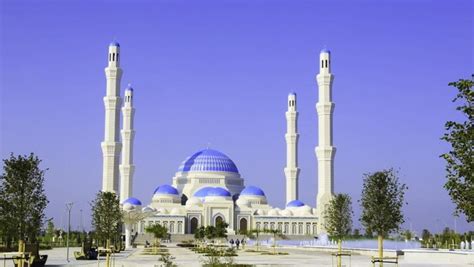 Самая большая мечеть Центральной Азии открылась в Нур Султане