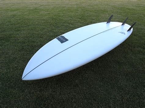 波情報 湘南 朝②は脛膝 昨年アップデートのFX RT サーフボードクオリティーハードコア Quality Hardcore Distributions