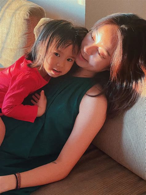 Cuối tuần của hội hot mom Con trai Hằng Túi nhường chăn gối cho em trai nuôi Huyền Baby mừng