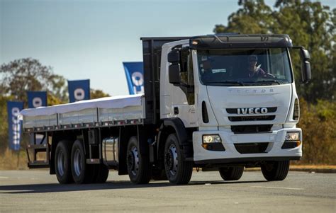 Conheça 5 caminhões bitruck potências acima de 300 cv