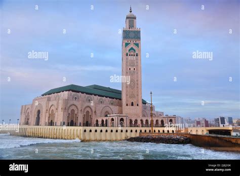 Skyline Und Moschee Hassan Ii Stockfotos Und Bilder Kaufen Alamy