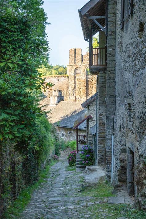 Ségur le Château un des plus beaux villages en Corrèze Casa del Travel