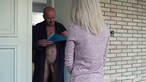 Lesbian Cougar MILF Dee Williams Eats Yo Pussy