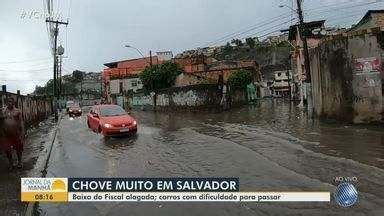 Jornal da Manhã Bairros de Salvador ficam alagados após chuva atingir