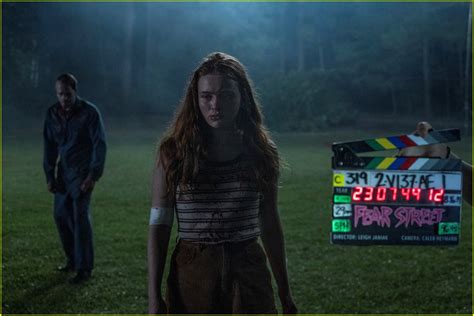 full sized photo  sadie sink ted sutherland couple    fear
