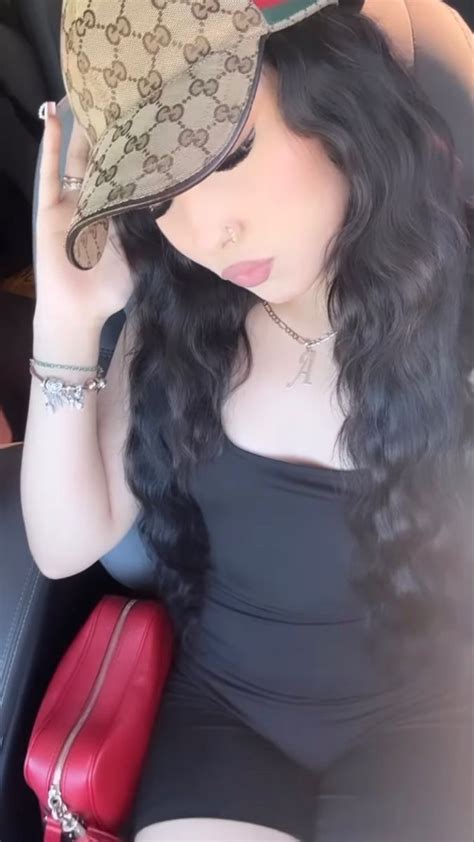 Pin by 𝖕𝖗𝖎𝖓𝖈𝖊𝖘𝖆 on ʙ ᴄʜ ꨄ in Latina fashion outfits Cute outfits Latina fashion