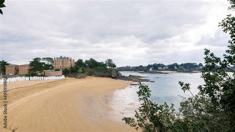 Foto Stock Plage De La Salinette Et Ses Cabines De Bains Blanches