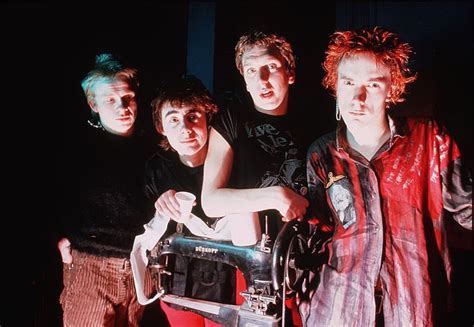 Pistol Danny Boyle S Sex Pistols Biopic Receives Mixed Reviews But Anson Boone Is Praised