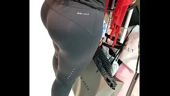 Milf Con Un Enorme Culo Loco En Pantalones De Yoga XVIDEOS