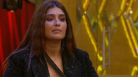 Bigg Boss Live Priyanka Chahar Choudhary Se Ankit Ko Door Karne Ke