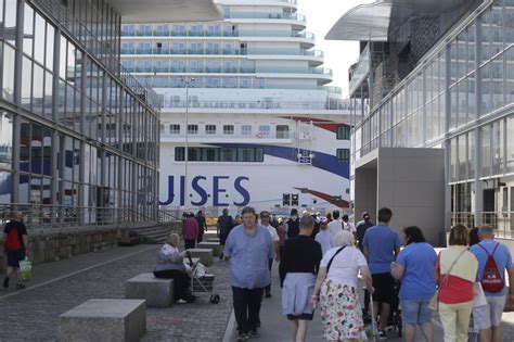 Una Triple Escala De Cruceros En El Puerto Deja 8 500 Visitantes En A