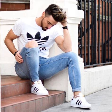 25 Outfits To Wear With White Sneakers For Men