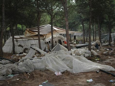 Dos Heridos En Un Incendio En Un Asentamiento De Chabolas De Moguer