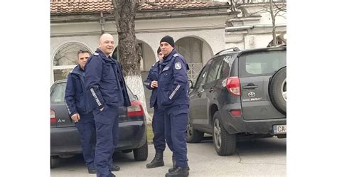 Много полиция на гробищата в Пловдив, цветарки вдигнаха лют скандал на ...