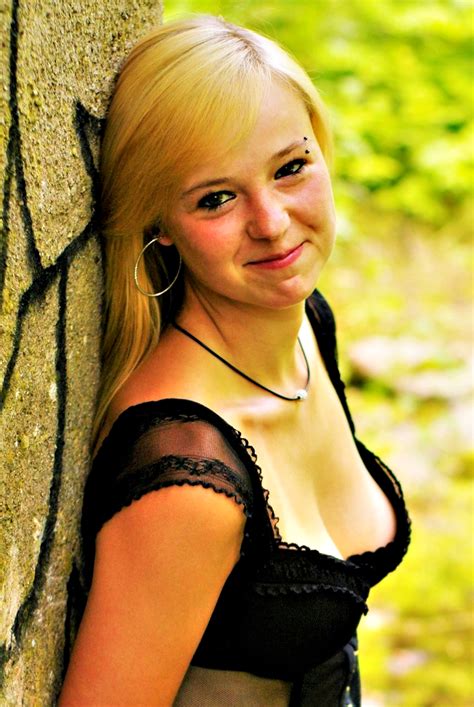 Tina Naget In The Woods Tina In The Woods Porn Pic