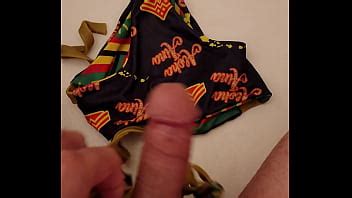 Diminuto Bikini Encontrado En La Playa Se Trabaja Y Se Corre XVIDEOS