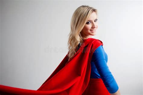 Femme De Super Héros Jeune Et Belle Blonde Dans L image Du Superheroine Plan Rapproché Endroit