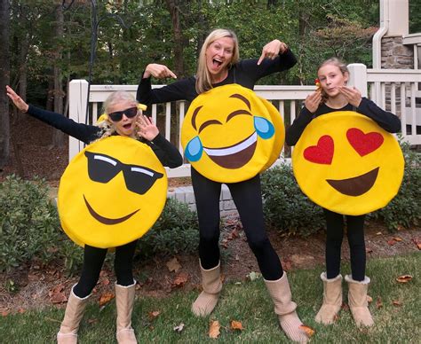 DIY Emoji Costume | Emoji halloween costume, Emoji costume, Sew ...