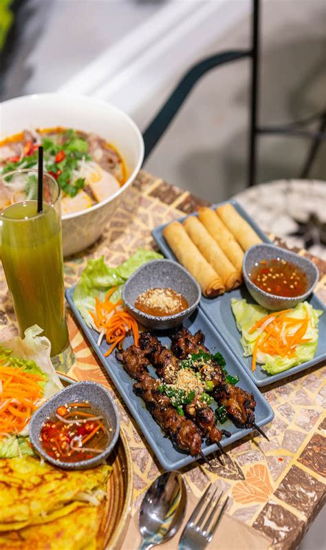 Mr Buis Is Bringing Vietnamese To Town Hunterhunter