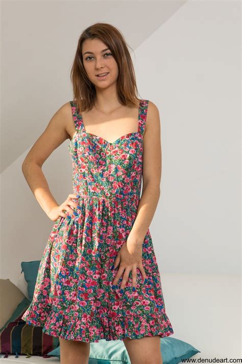 Pretty Tera Link Takes Off Her Pretty Dress And Exposes A Juicy Pussy Photos