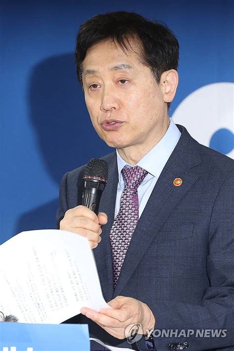 기념사하는 김주현 금융위원장