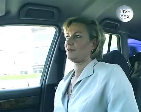 Reife Deutsche Schlampe Fickt Dildo In Der Natur XHamster