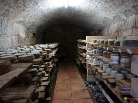 Cave D Affinage De Fromages Fromage Cave Fromage Au Lait Cru