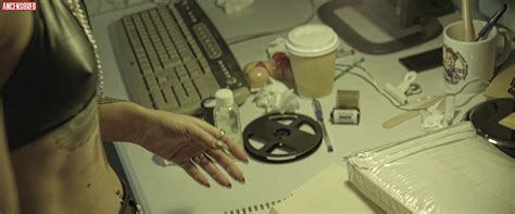 Jade Wallis Desnuda En Six Hot Chicks In A Warehouse