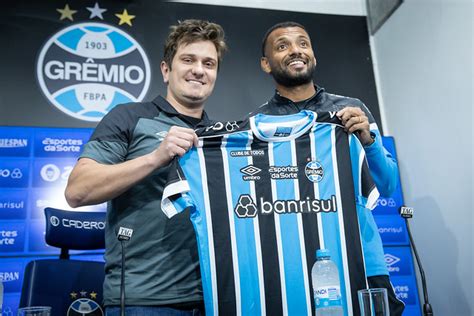 Lucas Besozzi e João Pedro são apresentados oficialmente