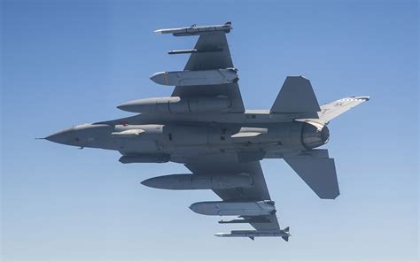 Software innovations makes F-16 more capable > Robins Air Force Base ...