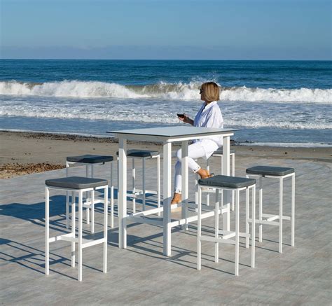 Conjunto de mesa alta y taburetes Tropea Malibú Garden